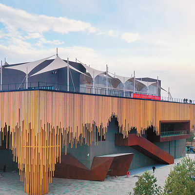 北京世园会开幕徜徉花海看展馆