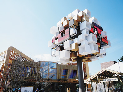 北京世园会开幕徜徉花海看展馆