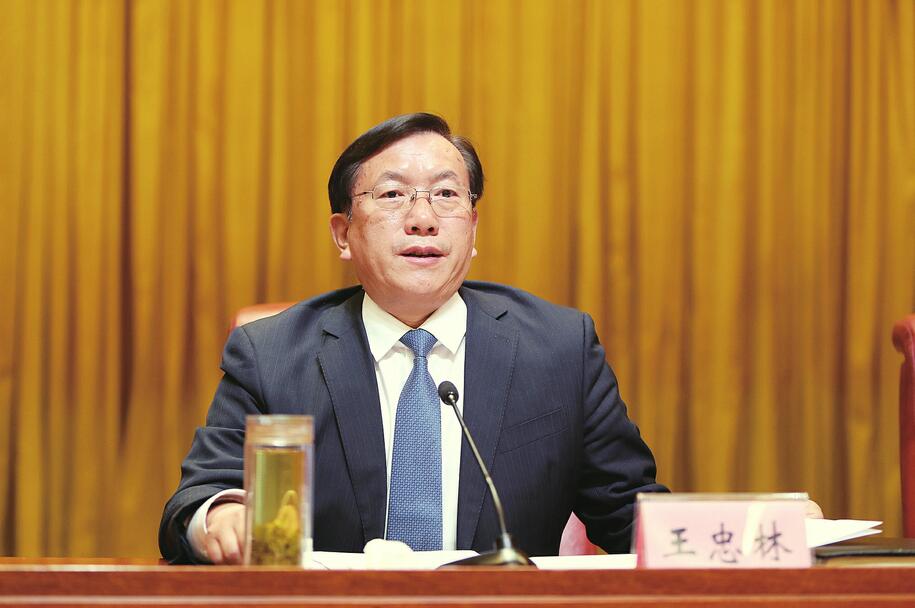 王忠林在全市庆祝“五一”国际劳动节暨2018年度经济社会发展综合考核表彰大会上强调：对标先进比学赶超雷厉风行快干实干