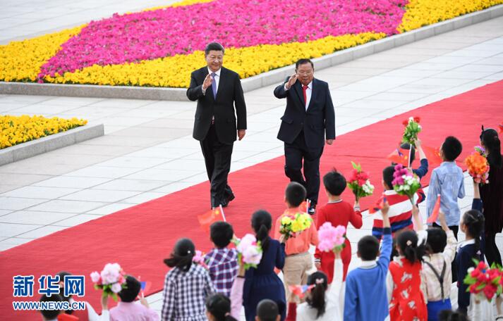 习近平同老挝人革党中央总书记、国家主席本扬举行会谈