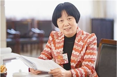 全国人大代表、上海长宁区萍聚工作室理事长朱国萍：任劳任怨，服务社区三十年