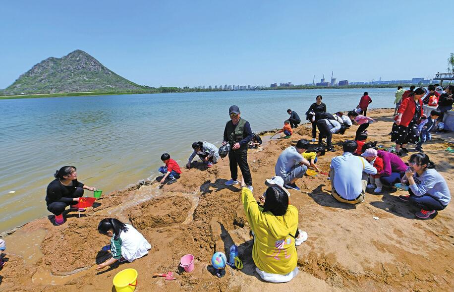 華山歷史文化濕地公園二期開放首日納客超5萬人次