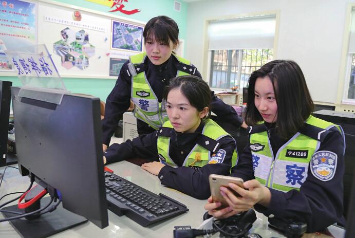 济南：少年走失急坏家长 交警出动帮忙寻回