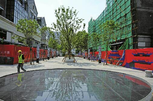 沥青路改铺石板路 济南市中心俩仿古片区“合体”