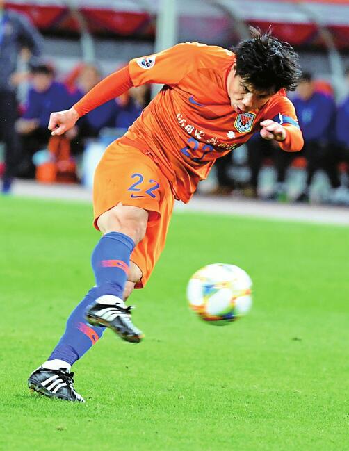 霄鹏出奇招,十年终胜韩鲁能主场2:1逆转庆南 十年抗韩终迎首胜小组第一不靠佩莱