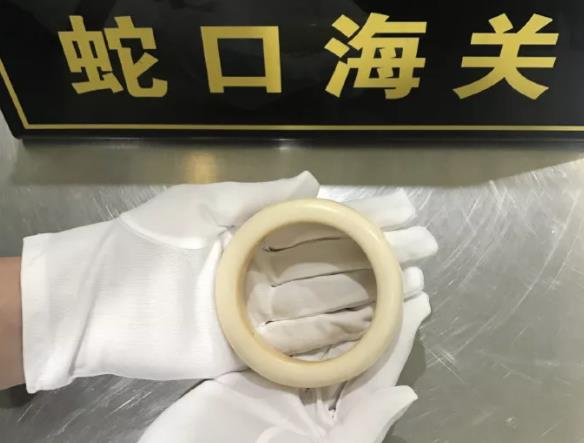 精美的象牙背后是残忍的杀戮，请拒绝象牙制品！