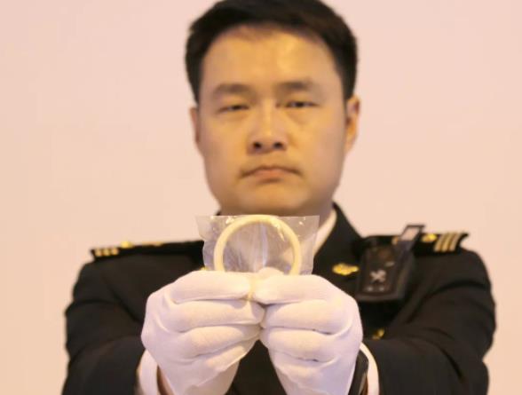 精美的象牙背后是残忍的杀戮，请拒绝象牙制品！