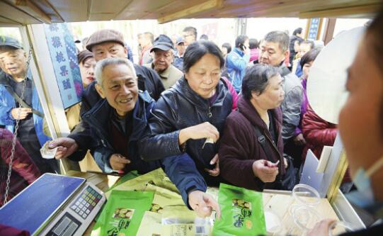 爱心播下新希望——泉城义工邀您同去湘西种棵树