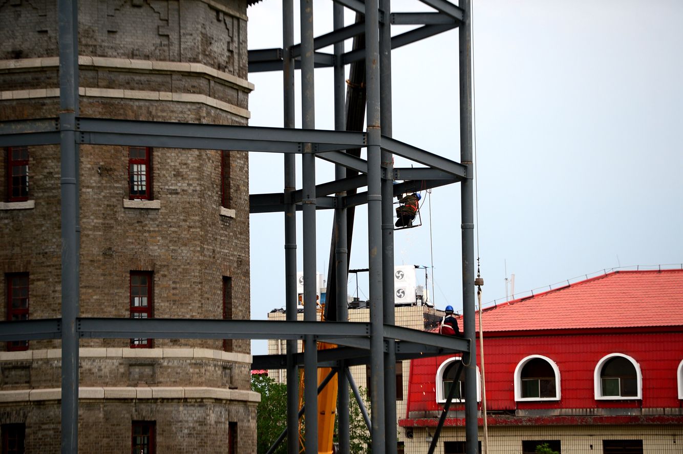 老建筑穿上“金刚罩”！济南这座老水塔被列为省级文物保护单位