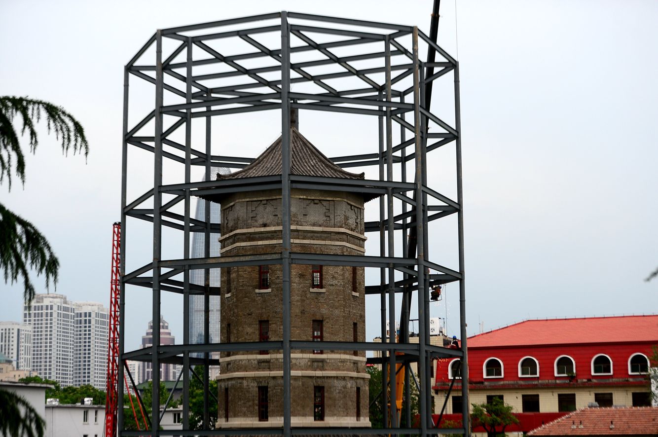 老建筑穿上“金刚罩”！济南这座老水塔被列为省级文物保护单位