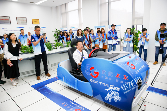 全国首个城市交通场景下的5G远程驾驶应用有多牛?网媒记者来告诉你