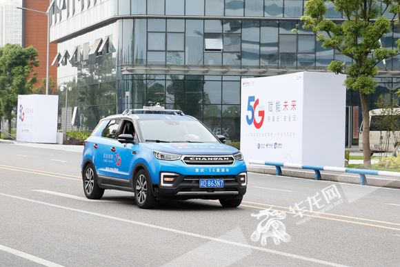 全国首个城市交通场景下的5G远程驾驶应用有多牛?网媒记者来告诉你