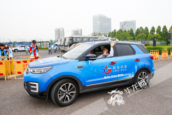 全国首个城市交通场景下的5G远程驾驶应用有多牛?网媒记者来告诉你