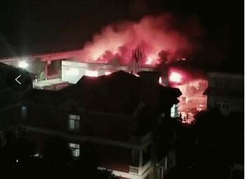 揪心至极!意尔康仓库大火具体什么情况?详情始末曝光现场火光冲天