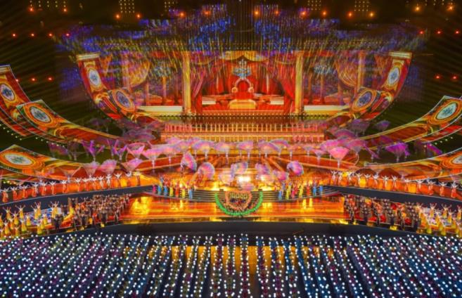 昨晚惊艳亚洲的嘉年华，幕后还有这些秘密