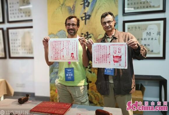 外媒记者走进“汉字记忆空间” 感受汉字魅力