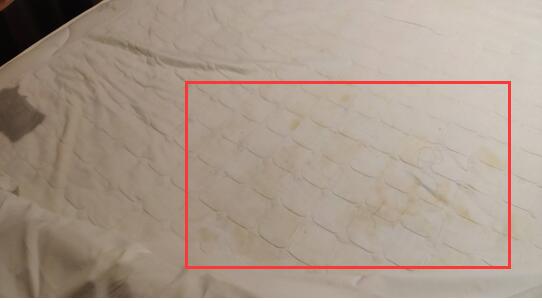 令人气愤!如家床单大片尿迹什么情况?详情始末曝光震惊众人