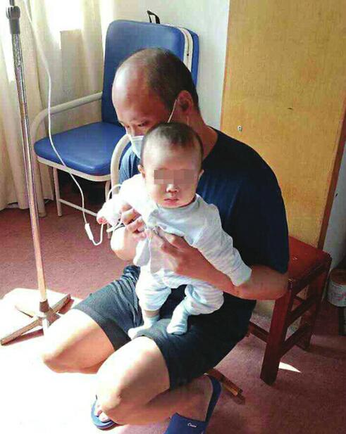 为救患白血病孙子，六旬奶奶放弃癌症治疗：把钱留给孙子看病