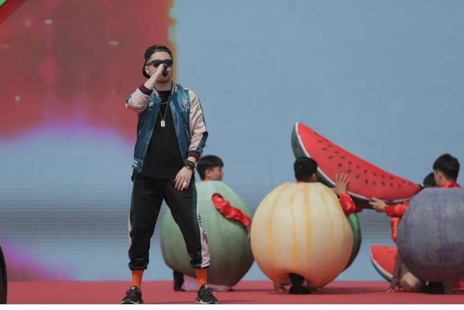 相约在今晚，共赏西瓜节！18:50，我们不见不散！