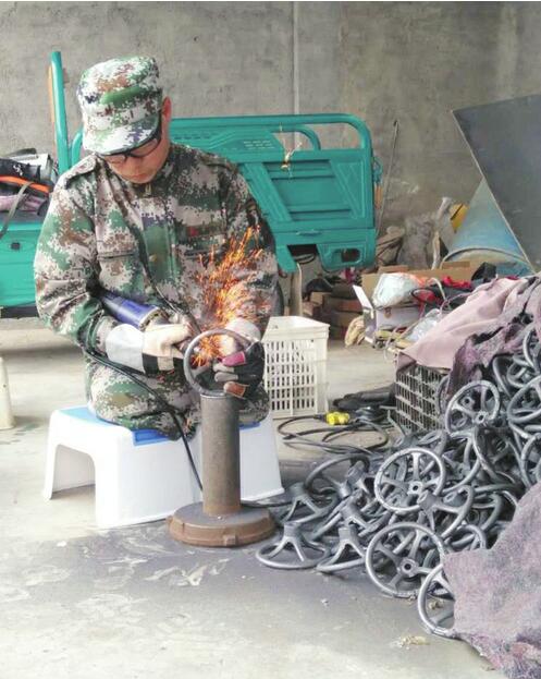 “无腿哥”绣出6米《清明上河图》