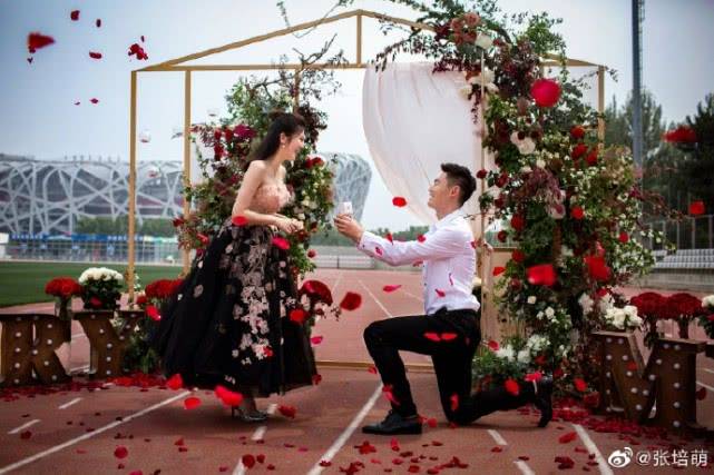 惊呆了!张培萌求婚张漠寒是什么情况?这到底是个什么梗?