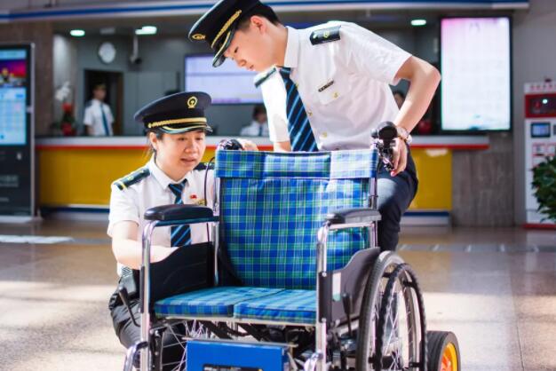 新时代·铁路榜样丨王琳娜：在候车室奔跑的追梦人