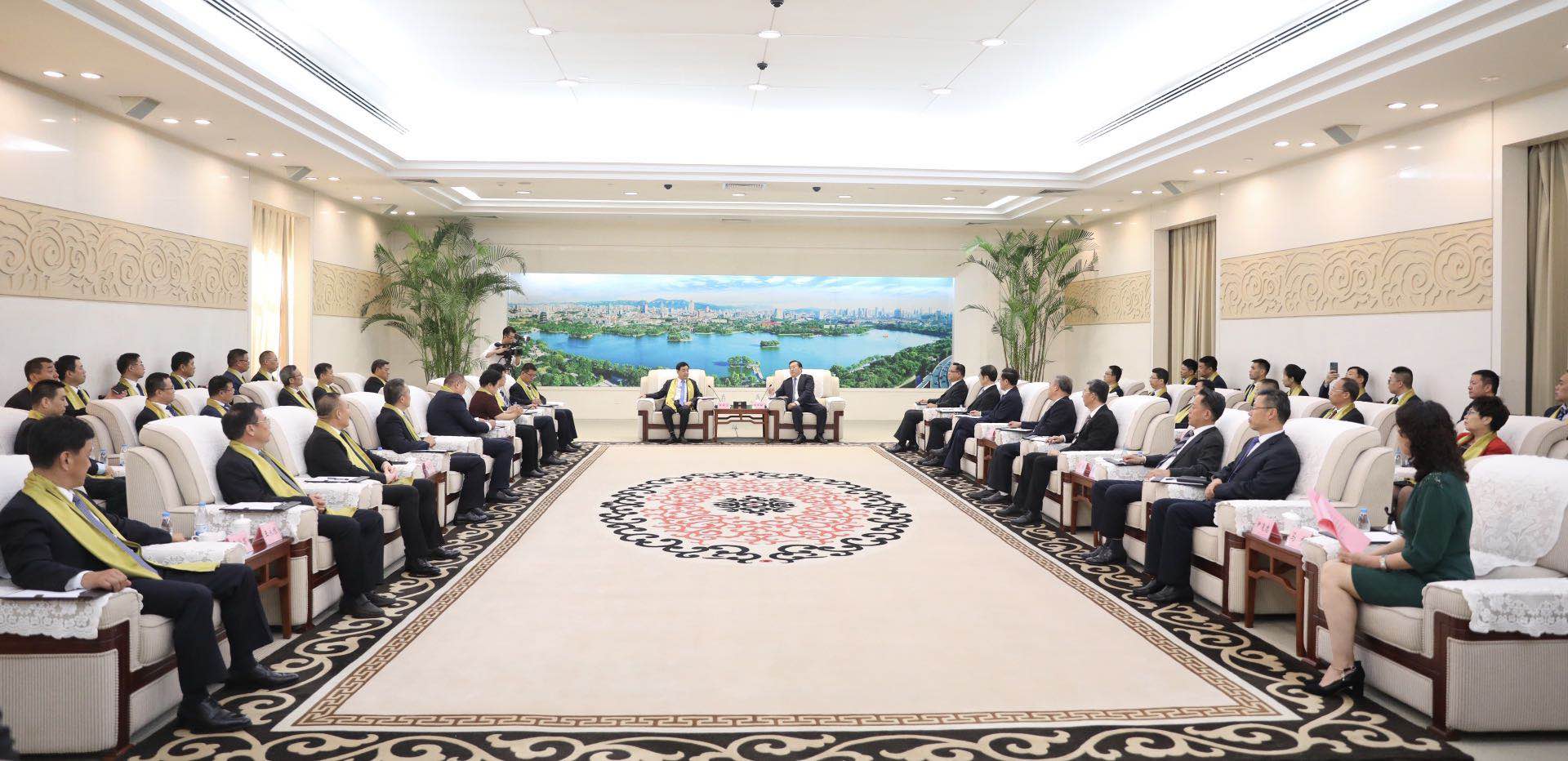 2018“影响济南”年度经济人物评选揭晓 王忠林孙述涛会见获奖企业家代表并颁奖