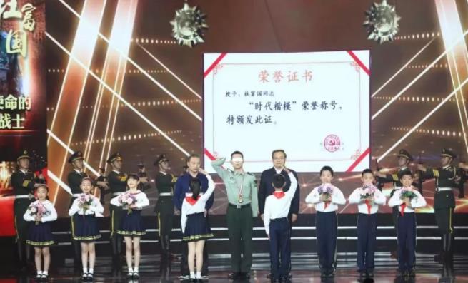 军礼的力量——从张富清到杜富国