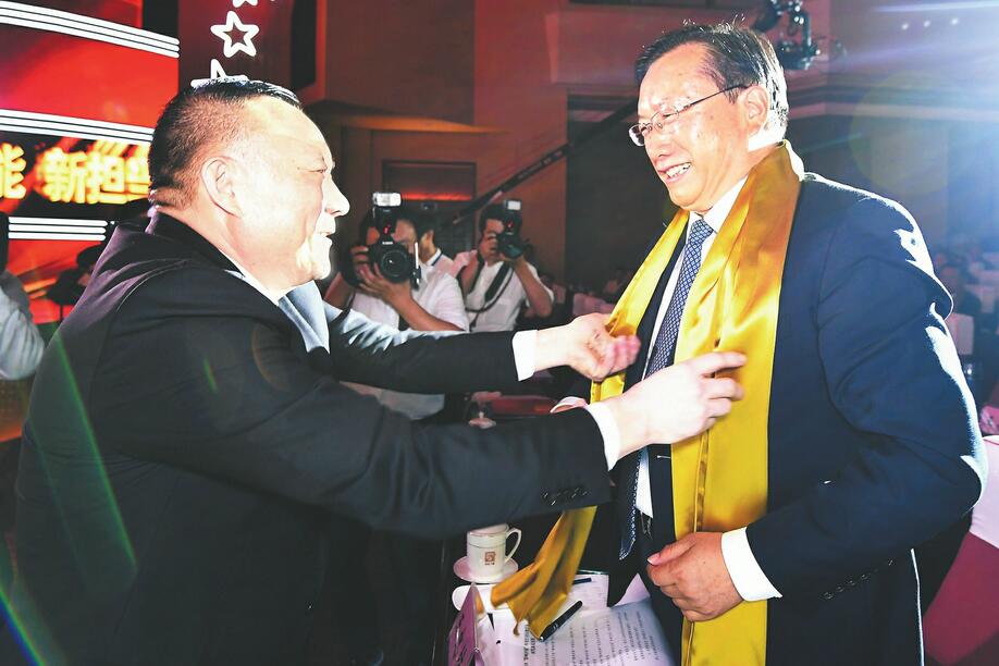 2018“影响济南”年度经济人物评选揭晓 王忠林孙述涛出席颁奖典礼并为获奖企业家颁奖