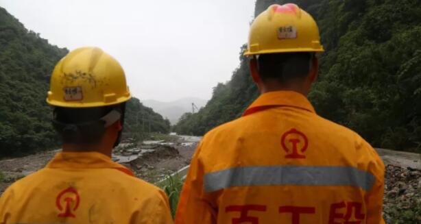 向铁路勇士致敬！农继坡，我们等你归来！