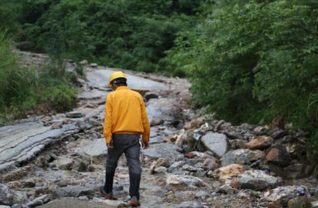 向铁路勇士致敬！农继坡，我们等你归来！