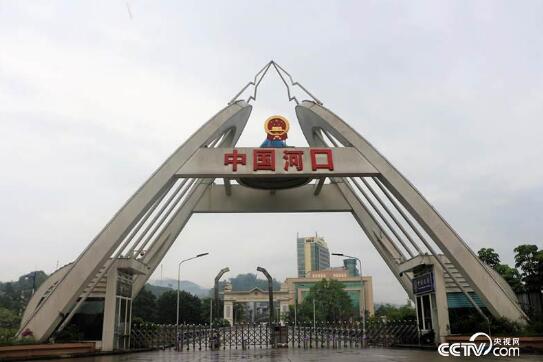 【边疆党旗红】界碑下，老党员杨天才的35年坚守