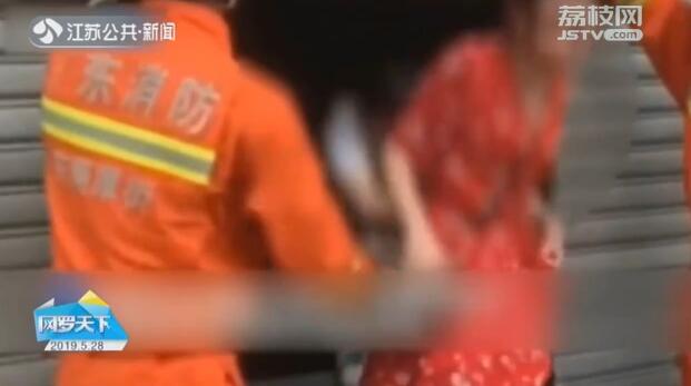 怼得漂亮！消防员救人反挨骂后霸气回应是什么梗？这到底是怎么一回事