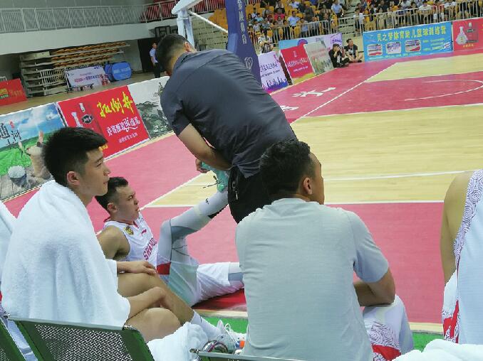 巩晓彬回归首秀力克塞青年军 王文宇拼到腿抽筋 张庆鹏拿下最高分