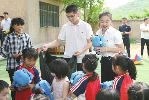 [温暖泉城]送去礼物、翻新校园、共建慈善基地…… 济南时报慈善读者学校让爱延续