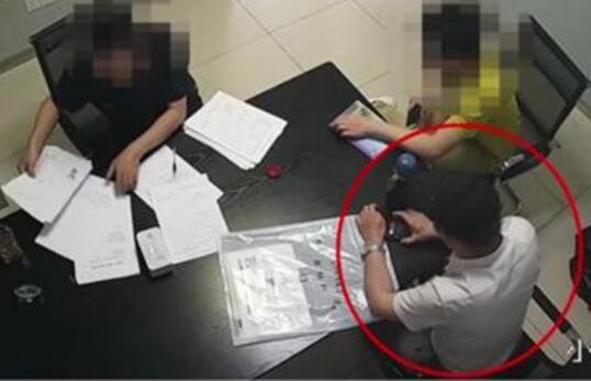 男子派出所顺手机是个什么情况?终于真相了,原来是这样! 
