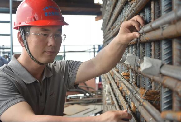 新时代·铁路榜样︱闫志刚：爱上桥梁，成就光荣与梦想