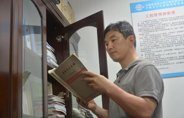 新时代·铁路榜样︱闫志刚：爱上桥梁，成就光荣与梦想