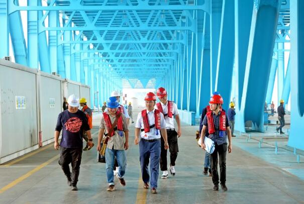 新时代·铁路榜样︱闫志刚：爱上桥梁，成就光荣与梦想