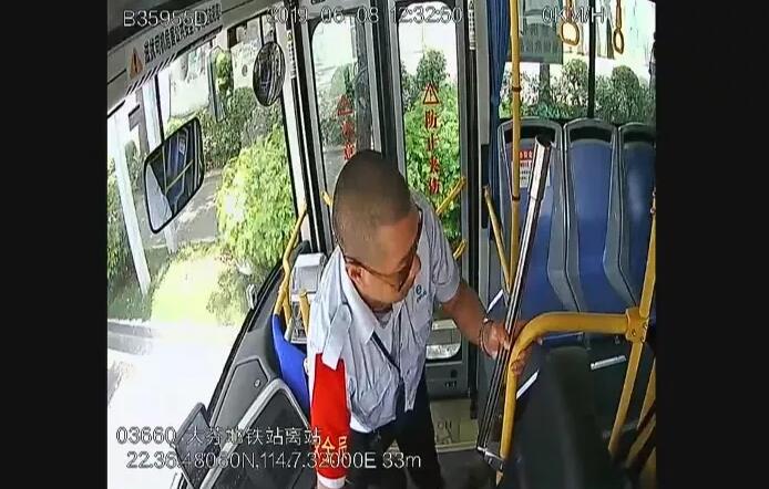 惊呆了！男子晕倒醒后抢方向盘是什么情况？这到底是个什么梗