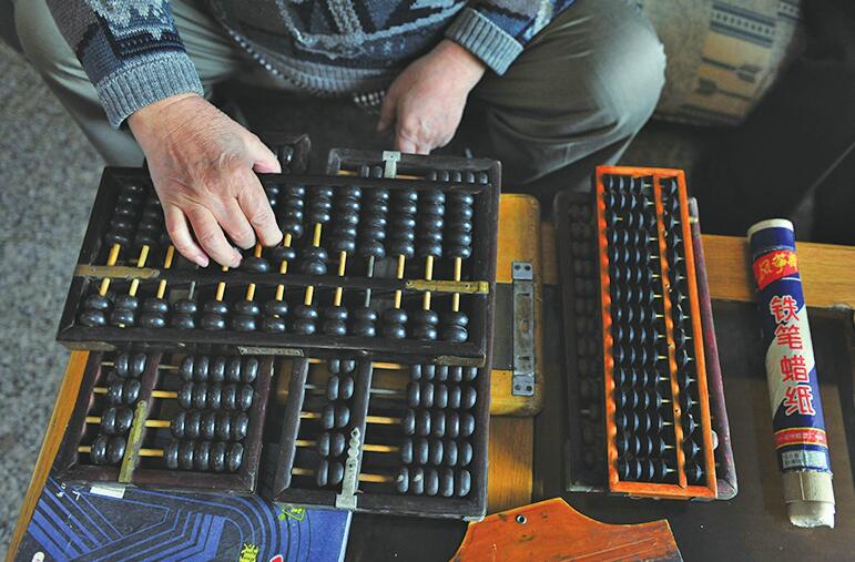 用情服务纳税业户，用心维护市场健康——古稀老人的半个世纪税“物”情