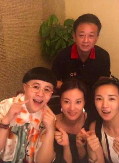 发生了什么事？朱军暴瘦近照曝光 看起来老了许多眼袋特别明显