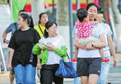 全市6万余中考生今日迎考  有单位放“陪考假”