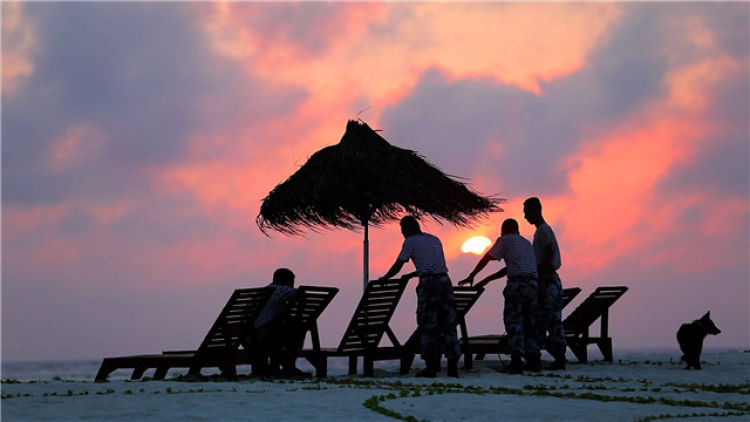 “你在我的航程上，我在你的视线里”