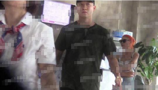 惊呆了！曹云金转账500万是什么操作？曹云金唐菀离婚后直奔银行 