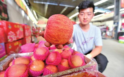 谁啃到了“天价苹果”？