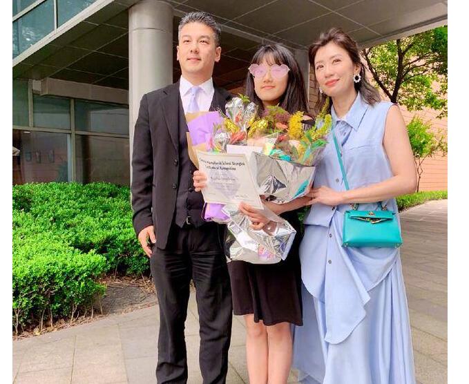 感动泪目!贾静雯与前夫同框什么情况?详情曝光和梧桐妹一家三口合体了