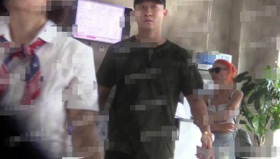 曹云金被曝离婚后直奔银行 给女方转账500多万