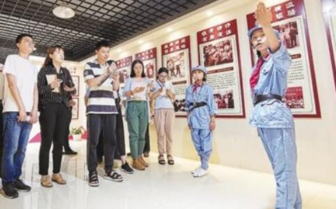 “苏区干部好作风，自带干粮去办公”（壮丽70年 奋斗新时代·记者再走长征路）