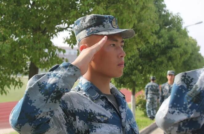 爸爸您看！现在的我，顶天立地！